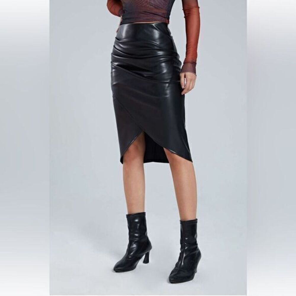 Micas Faux Leather Ruched Wrap Skirt Size XL RefHHH‎